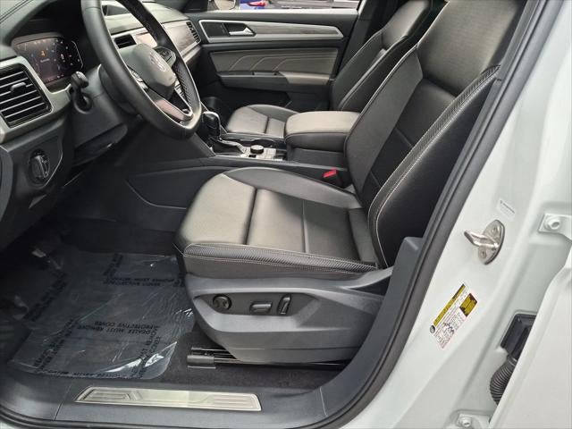 2023 Volkswagen Atlas 3.6L V6 SE with Technology