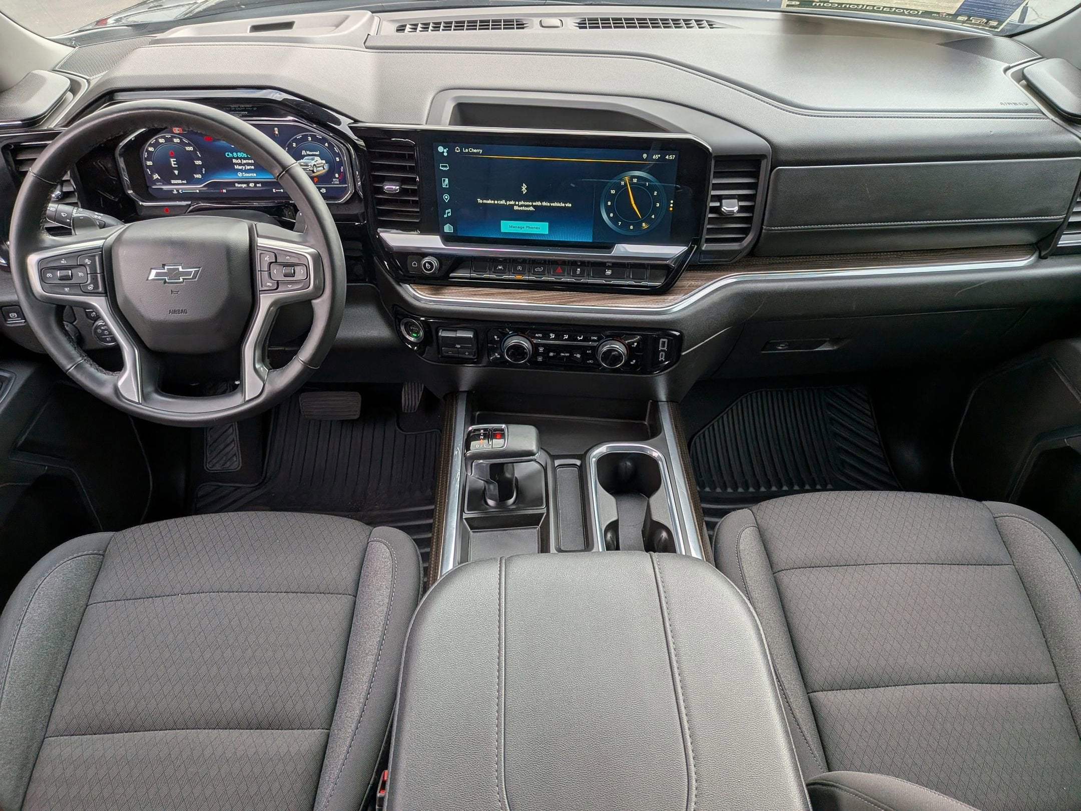 2025 Chevrolet Silverado RST
