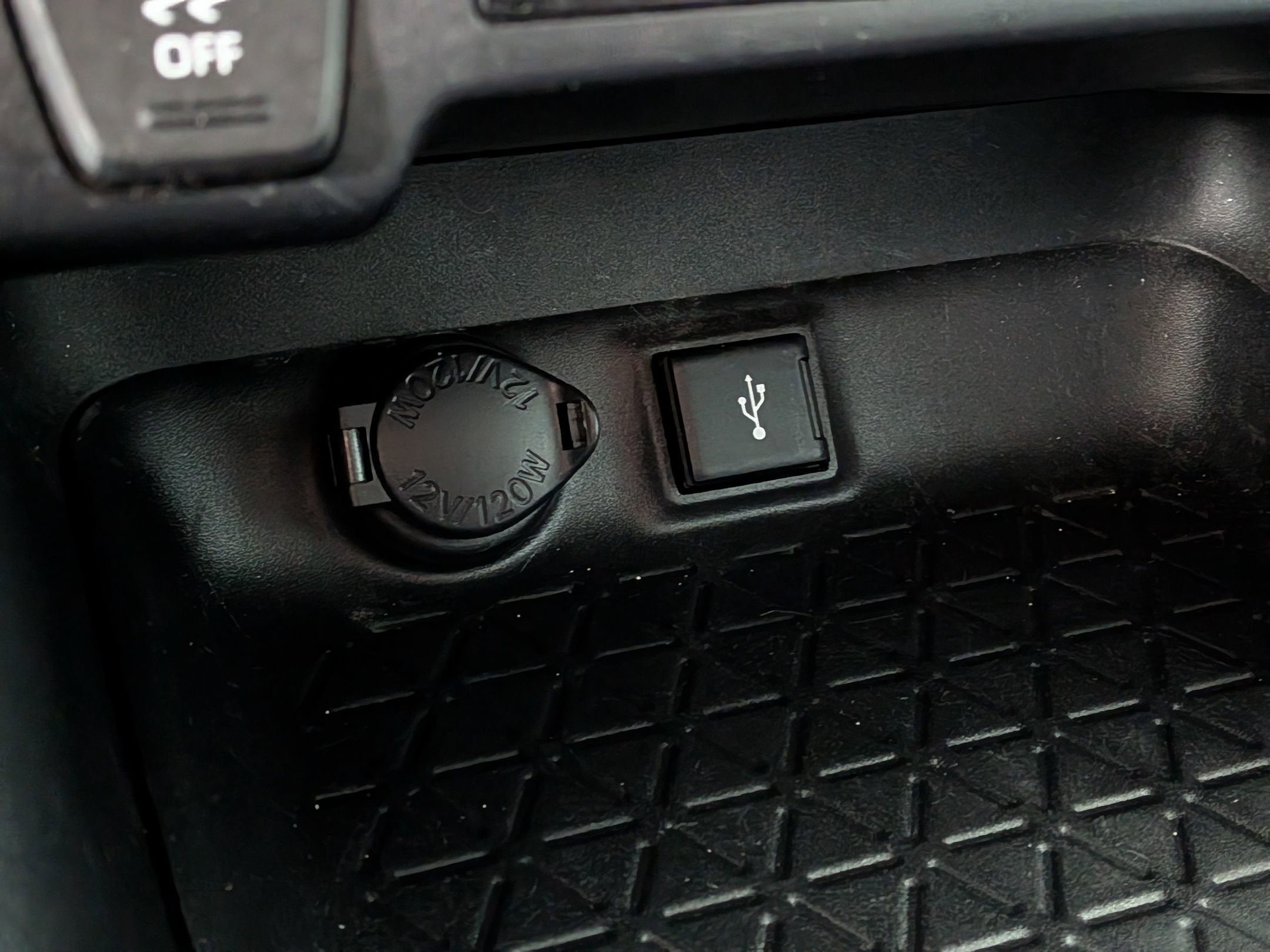 2020 Toyota RAV4 HYBRID Hybrid XLE