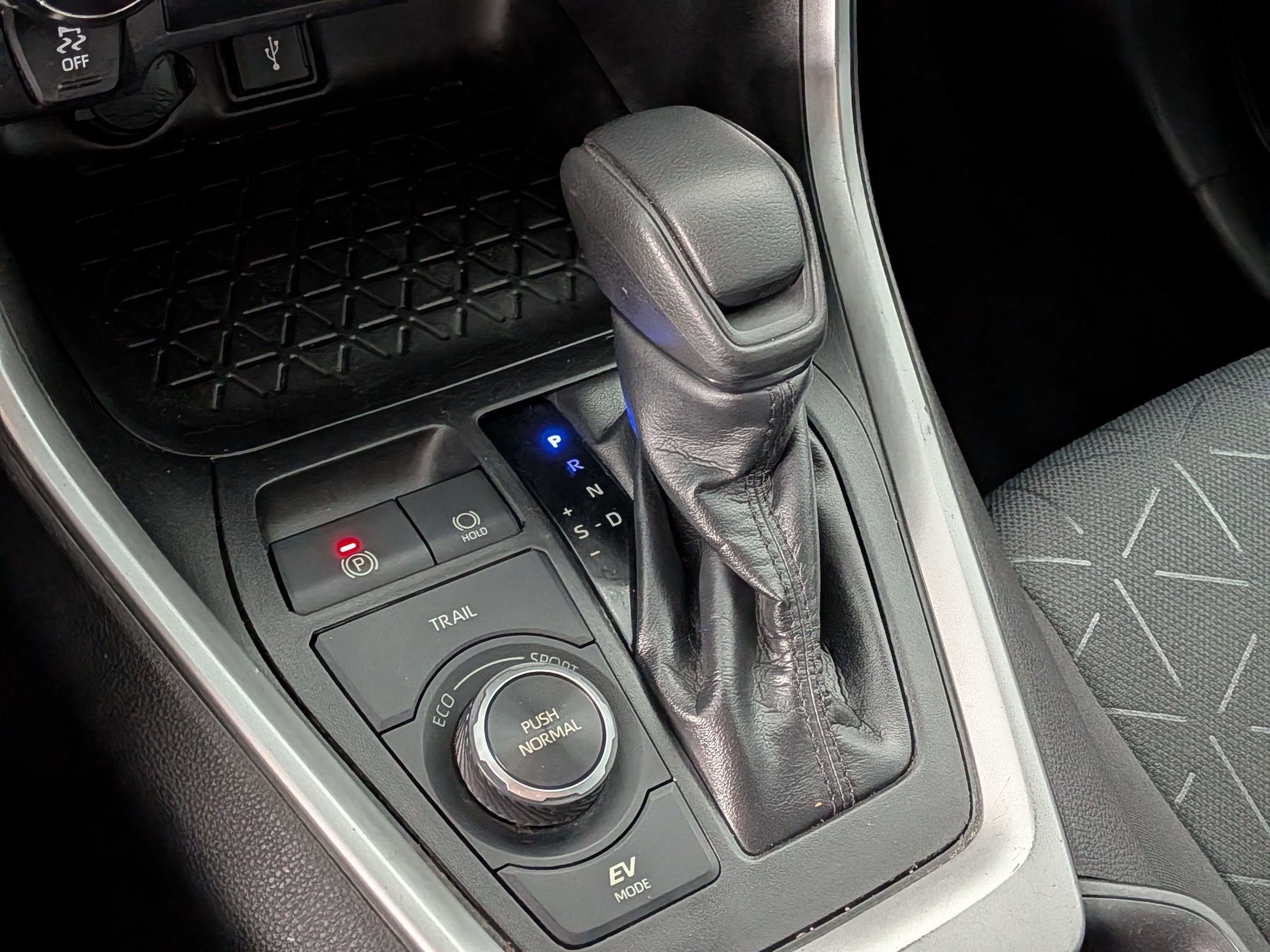 2020 Toyota RAV4 HYBRID Hybrid XLE