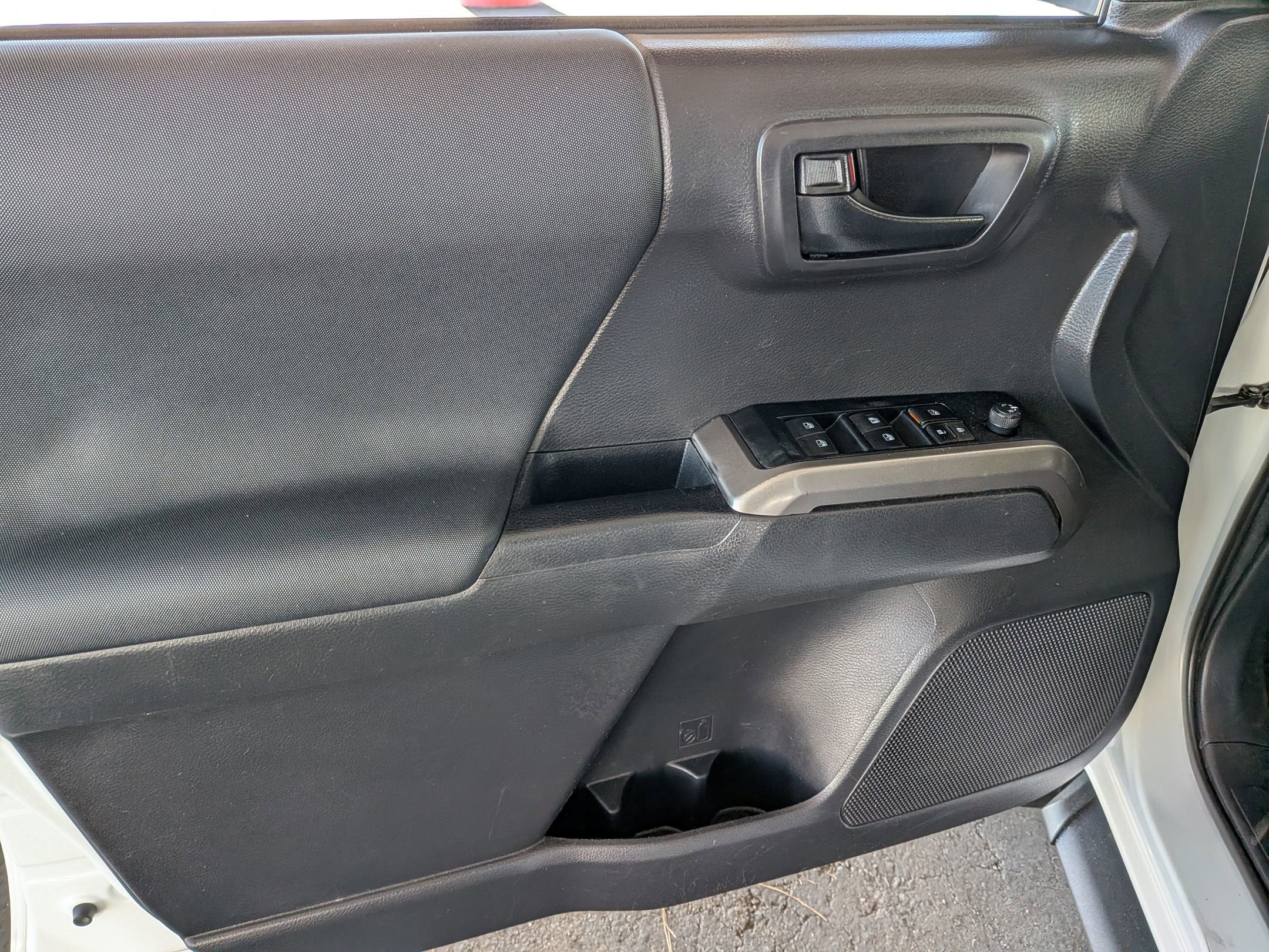 2022 Toyota TACOMA SR5 SR5