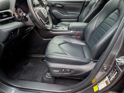 2022 Toyota HIGHLANDER XLE