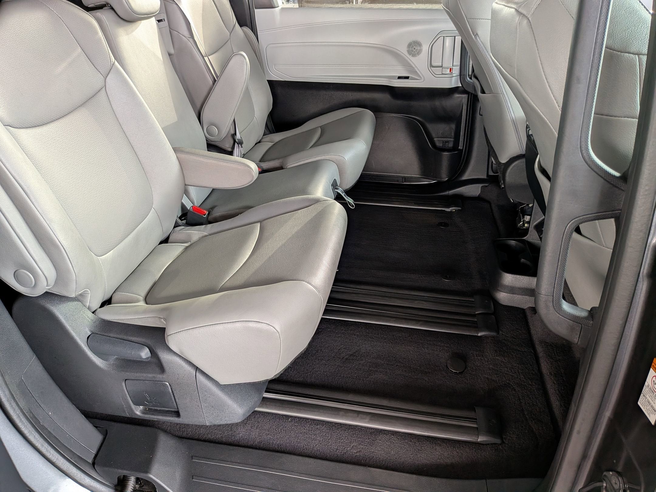2025 Toyota SIENNA XLE XLE