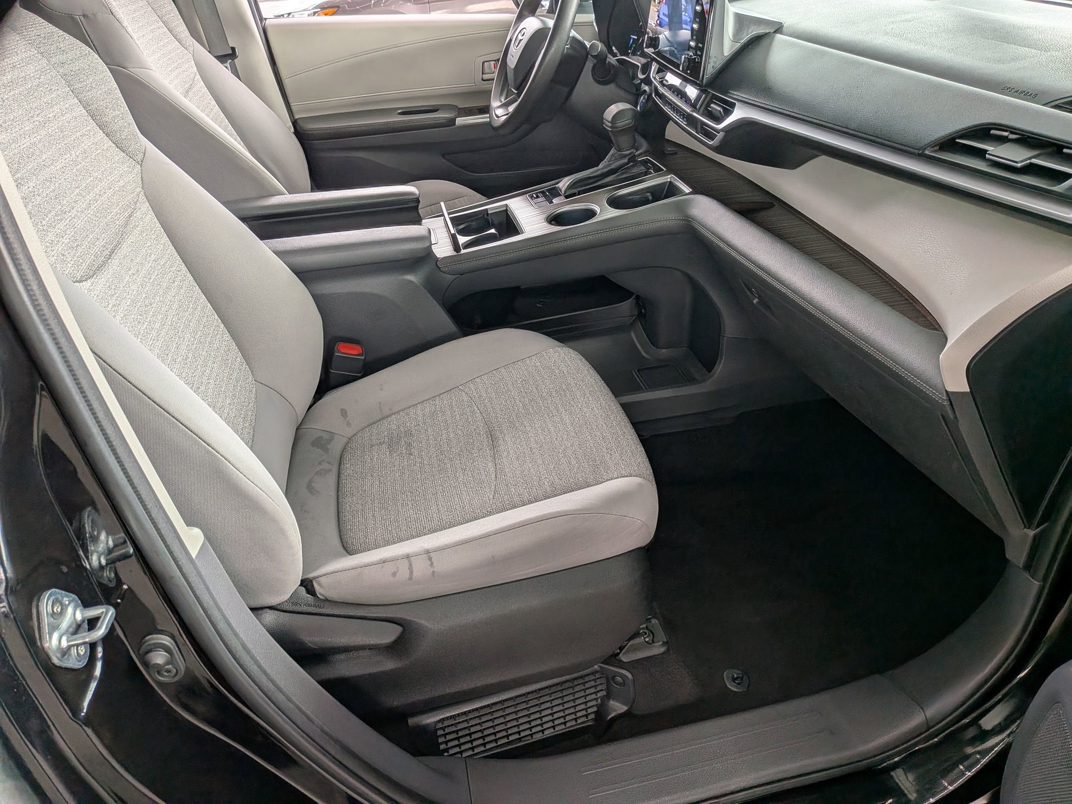 2022 Toyota SIENNA LE LE