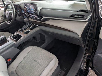 2022 Toyota SIENNA LE LE