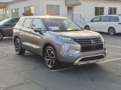 2024 Mitsubishi Outlander SE