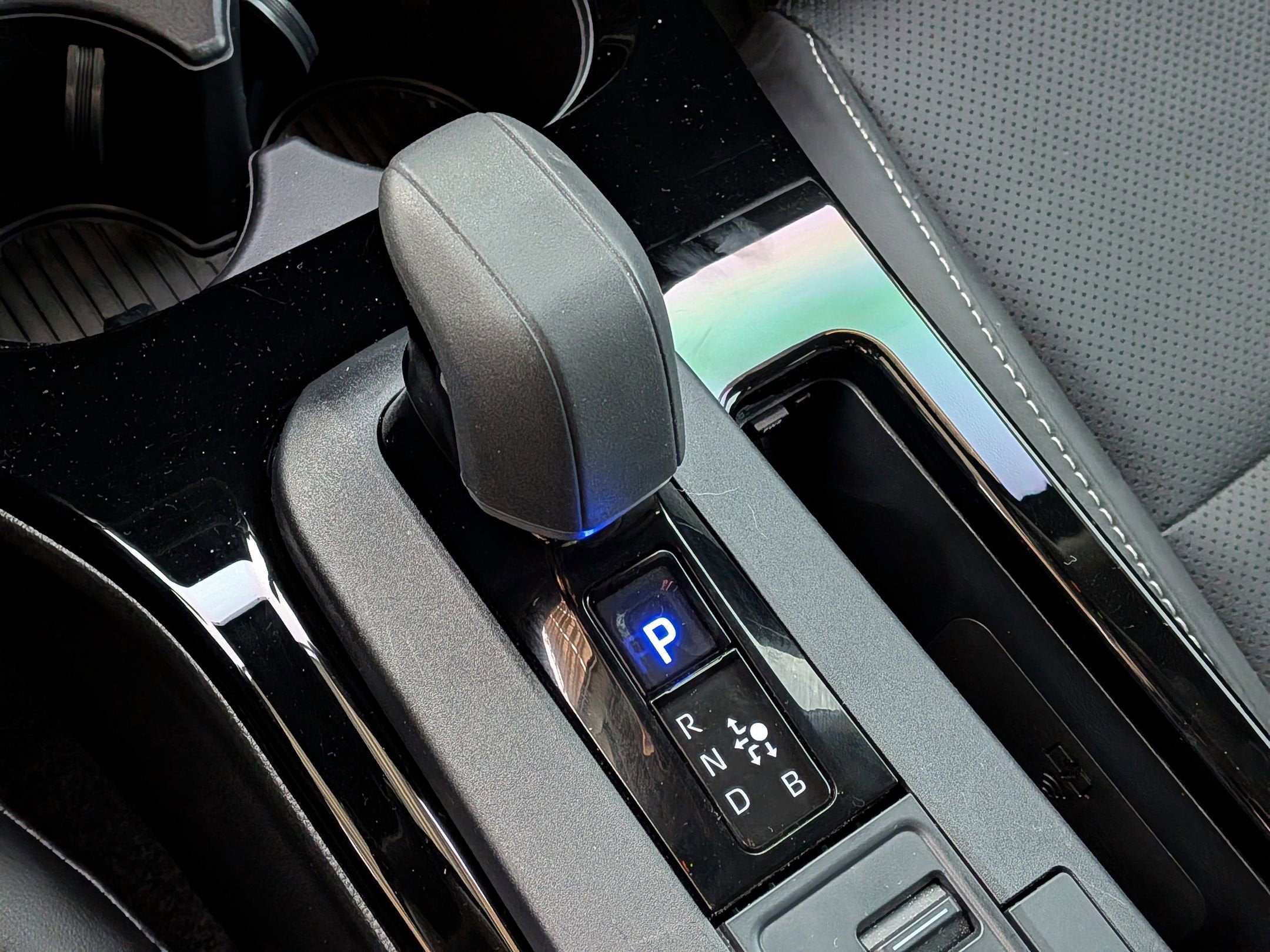 2024 Toyota PRIUS XLE