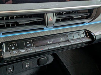 2024 Toyota PRIUS XLE