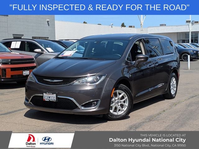 2020 Chrysler Pacifica Touring's photo