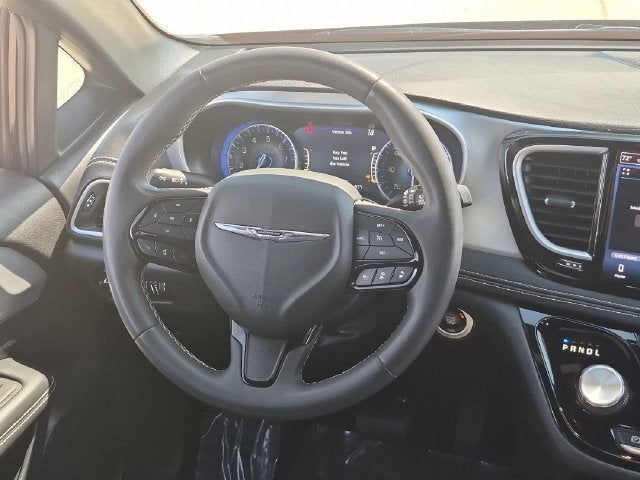 2024 Chrysler Pacifica Touring - Photo 11