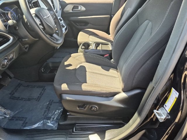 2024 Chrysler Pacifica Touring - Photo 13