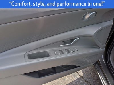 2025 Hyundai ELANTRA SE