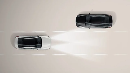 Overhead diagram of a white car with its high beams dimming for an oncoming dark car