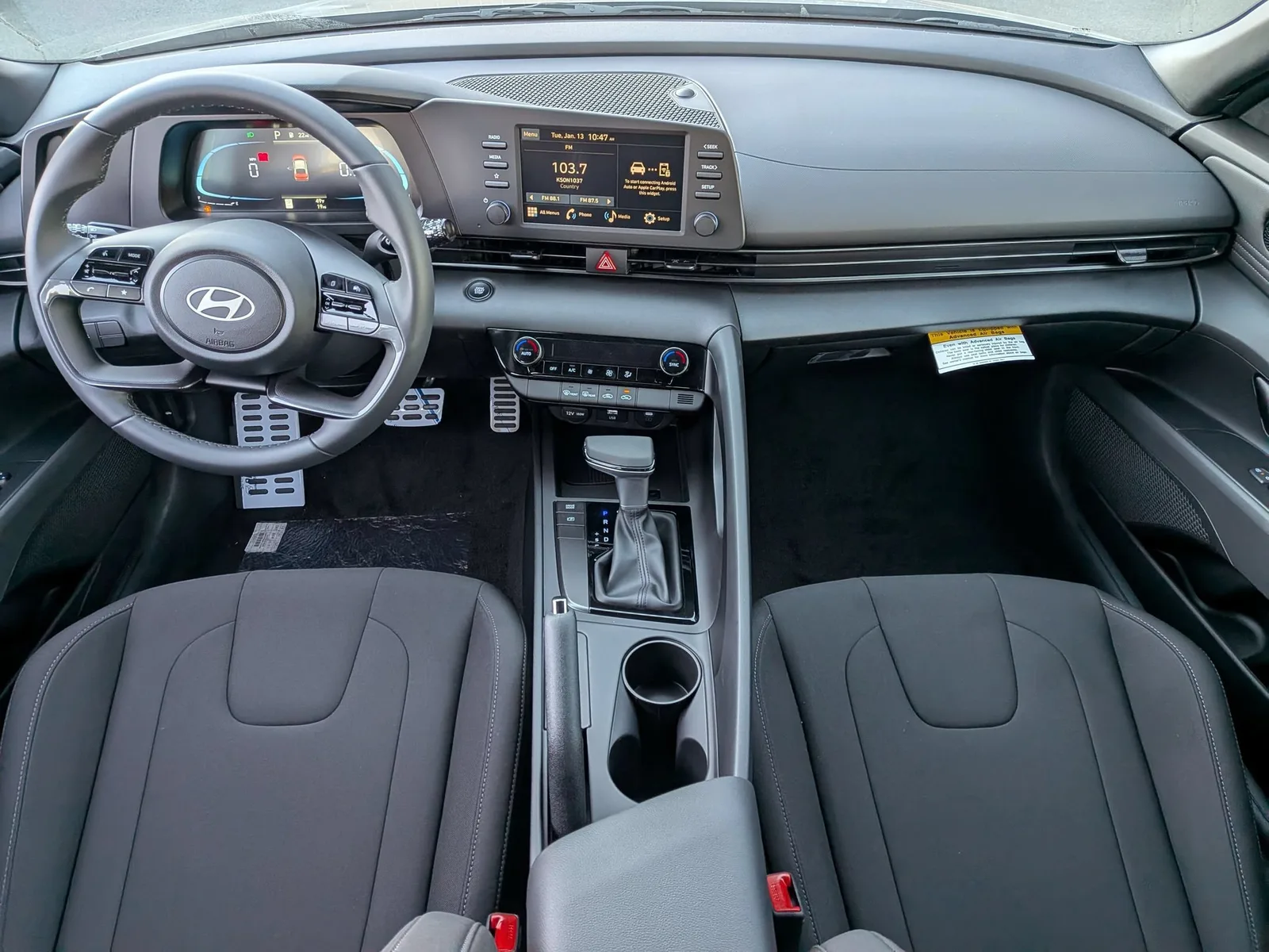 Dashboard and dual screens of the 2026 Hyundai Elantra